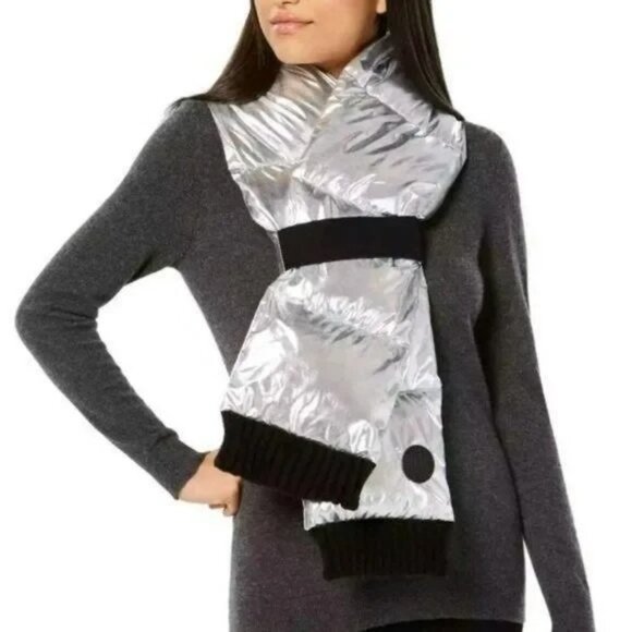 DKNY Silver Puffer Ski Scarf With Black Ribbed Ends & Logo Patch New - Picture 1 of 6